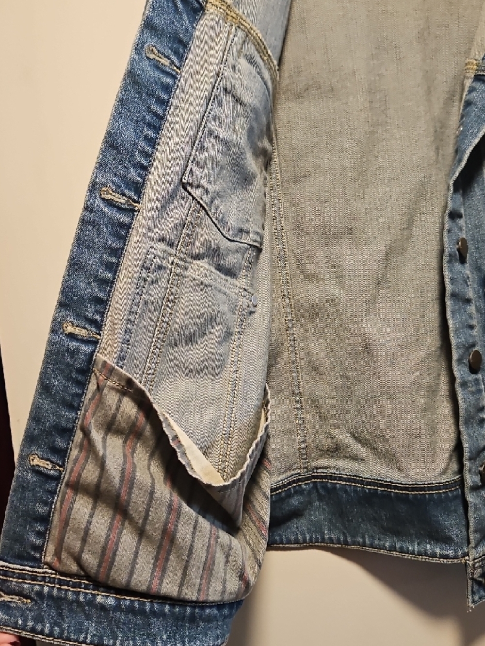 Carhartt Women's Light Blue Denim Jean Jacket - Picture 4 of 5